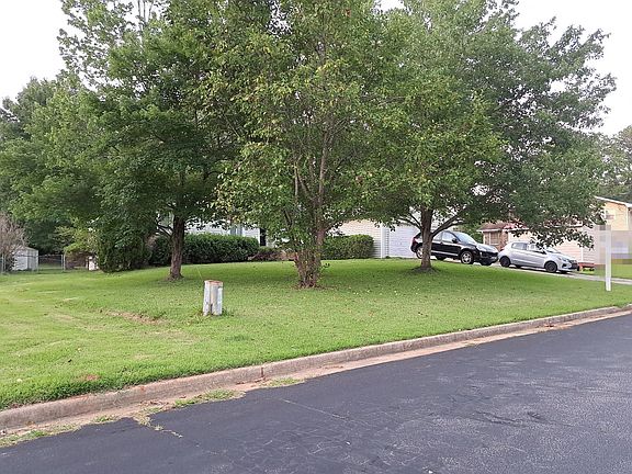 3rd image of 1740 Underwood Dr SE