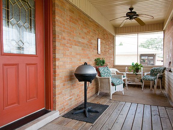 Enclosed front porch
						:
						Enclosed front porch