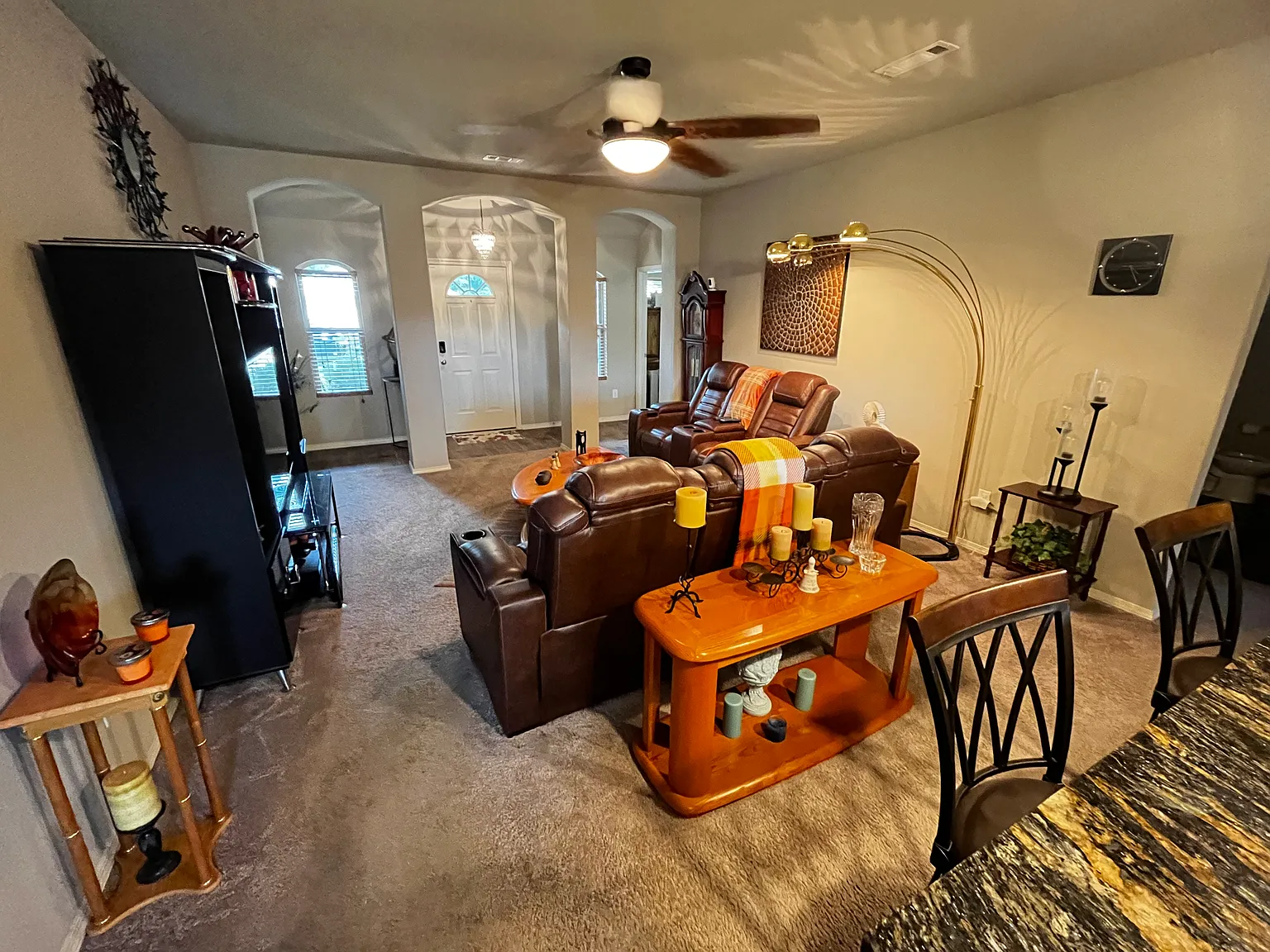4 bed, 1690 sqft, $1,875 — Photo 3