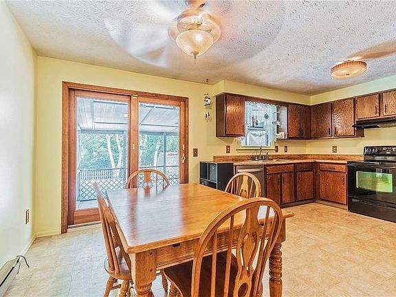 3rd image of 5852 Mountain Ash Dr