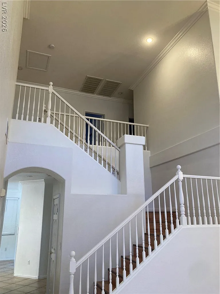 6 bed, 3.0 bath, 3036 sqft, $2,685 — Photo 4