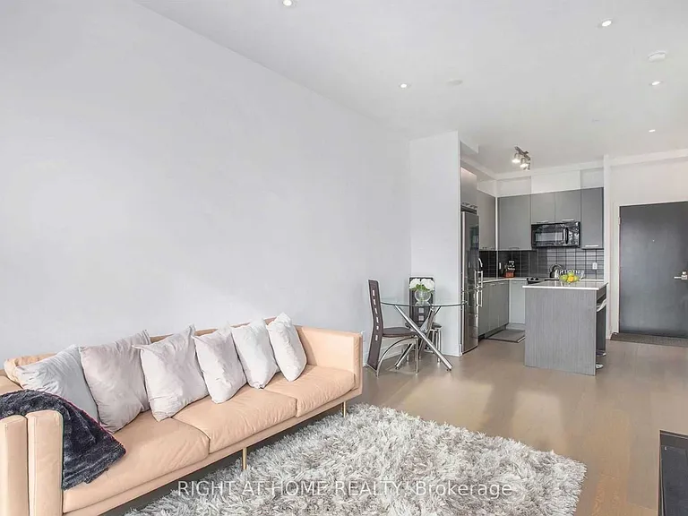 9471 Yonge St #316 — Photo 9