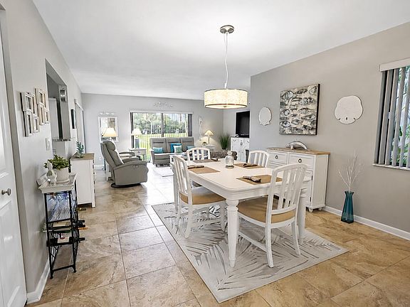 3rd image of 3209 S Lakeview Circle 8105