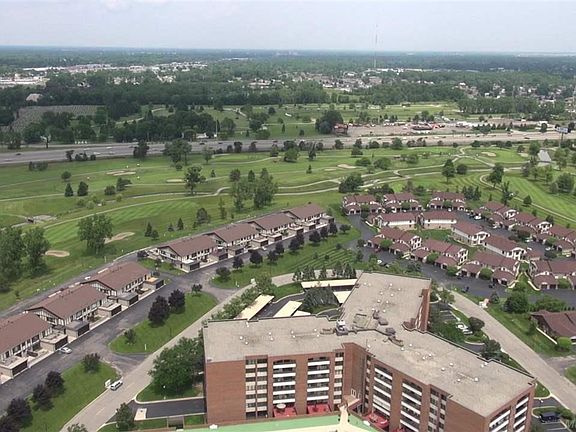 3rd image of 2114 Country Club Dr