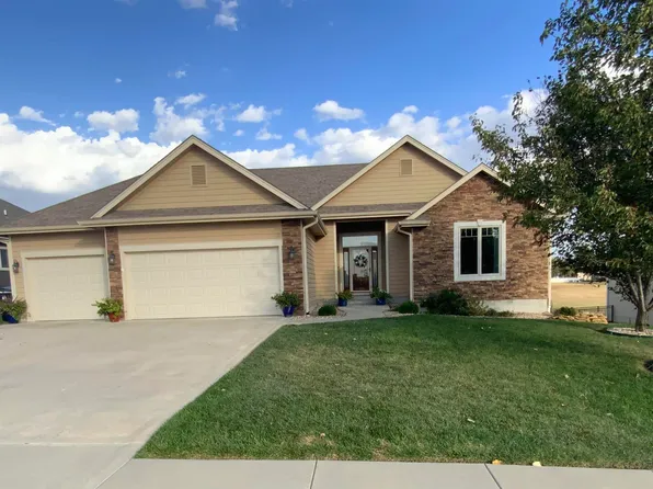 2804 SW Sherwood Park Dr, Topeka, KS 66614