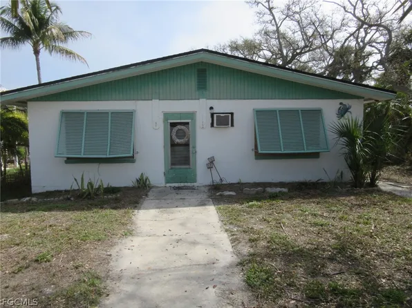 123 Falkirk St, Fort Myers Beach, FL 33931