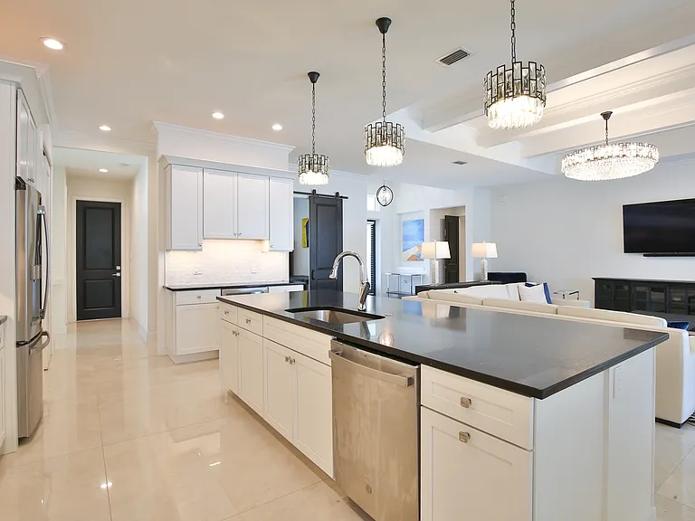 1115 Mallorca Dr — Photo 10