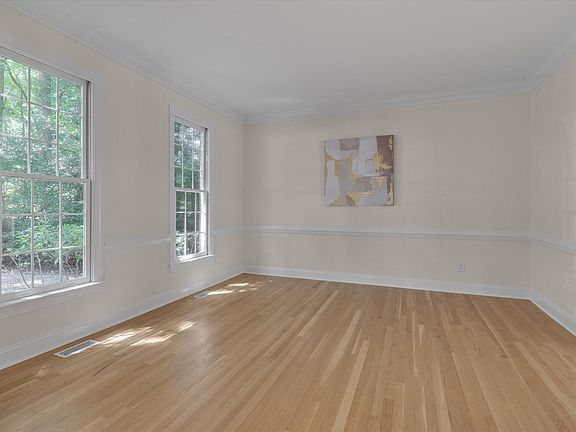 4th image of 209 Connors Cir