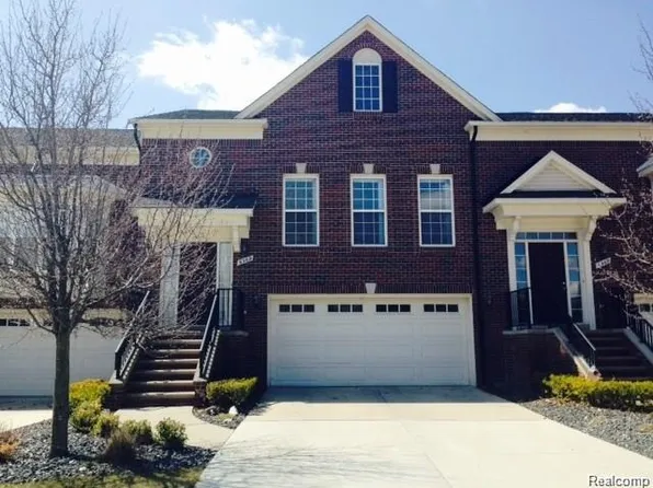 6963 Edgewater Dr #1, Troy, MI 48085