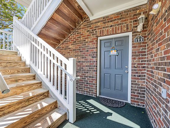 2nd image of 5825 Catalina Dr. #111