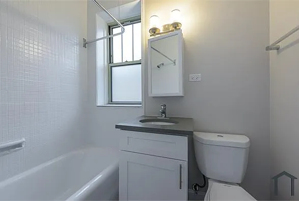 3 bed, 1300 sqft, $2,995 — Photo 2