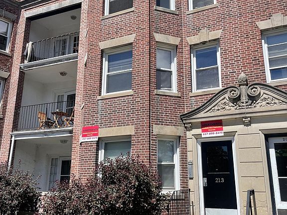 3rd image of 213 Chestnut Hill Ave