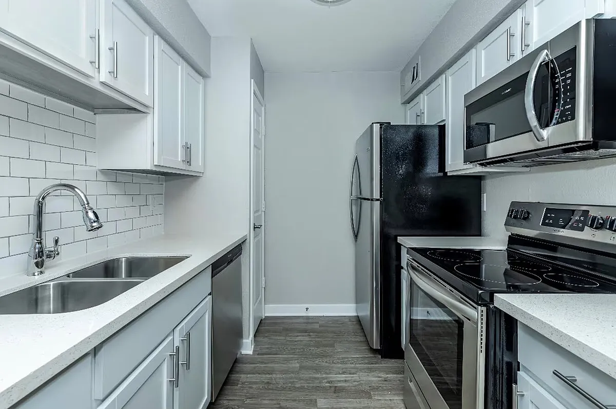 Experience modern living at Cali Crossing Apartments! Our updated kitchens feature sleek stainless steel appliances and stylish finishes, perfect for culinary adventures. Elevate your lifestyle todayschedule a tour and see for yourself! - Cali Crossing Apartments