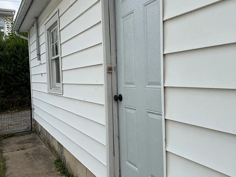 2406 Noble St — Photo 22