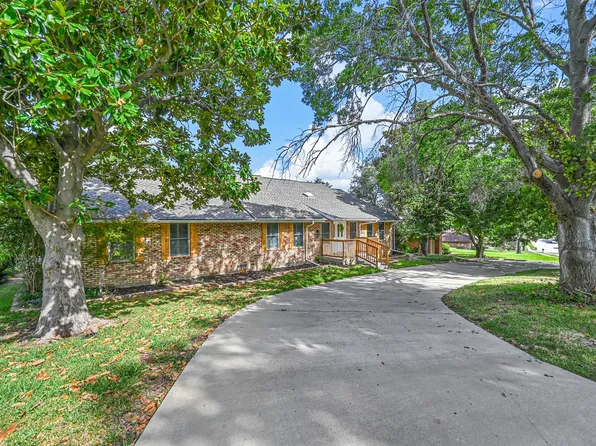 4105 Village Green Dr, Irving, TX 75038