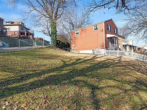 3rd image of 1627 Durbin St