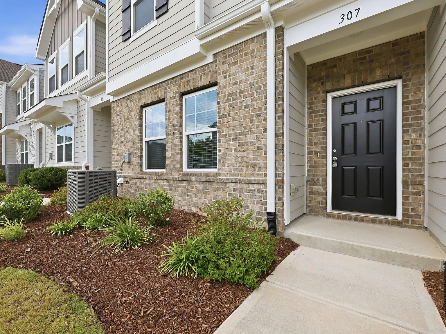 3 bed, 2.5 bath, 1814 sqft, $2,095 — Photo 2