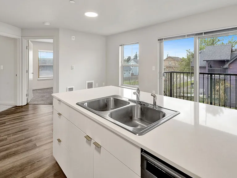 2609 Meridian St — Photo 4
