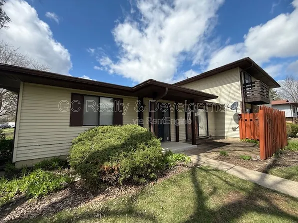 1565 Burton Ct APT B, Aurora, IL 60505