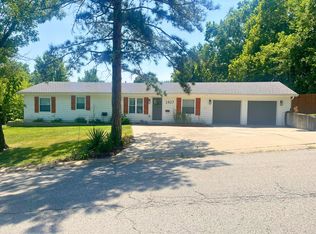 1407 NE 62nd St, Gladstone, MO 64118