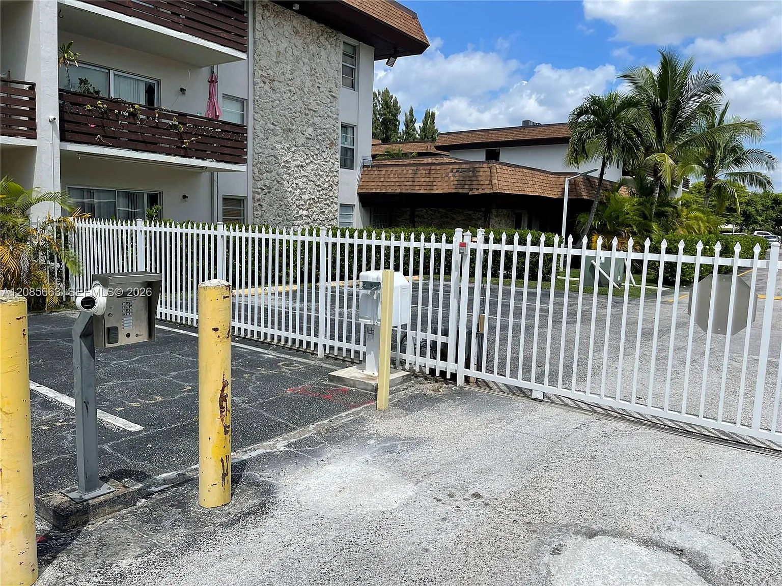 Dadeland Capri Condo — Photo 2