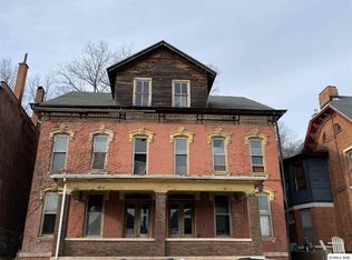 1589 Bluff St, Dubuque, IA 52001