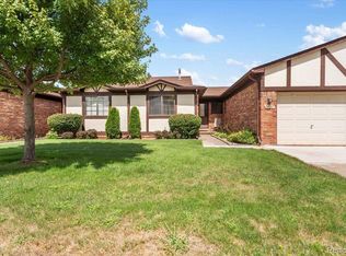 5437 Princeton Ct, Warren, MI