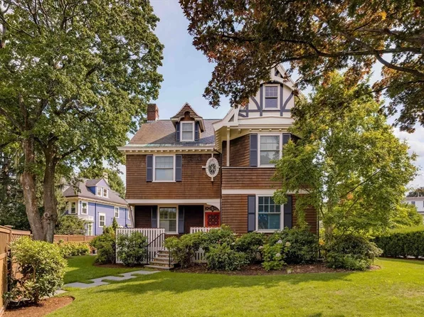 700 Commonwealth Ave, Newton, MA 02459