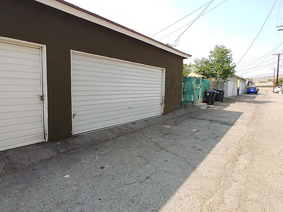 3rd image of 1990 N Ontario St