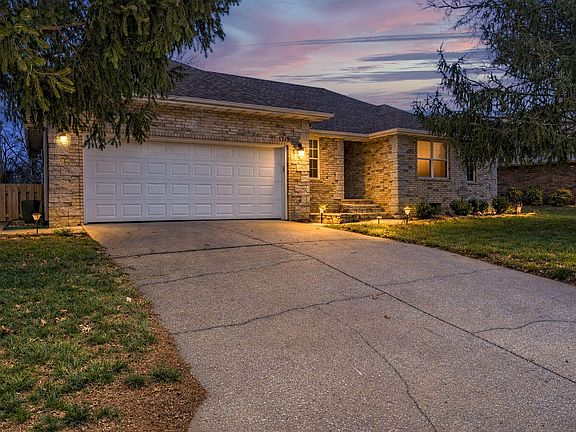 4th image of 1319 Woodcastle Road