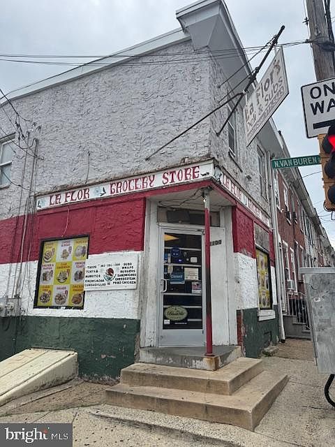 1st image of 1100 W 2nd St