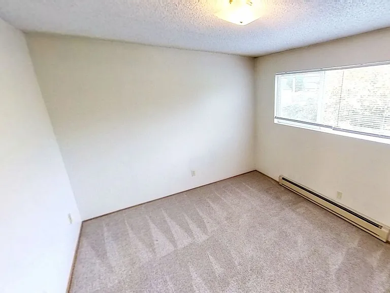 2100 Eldridge Ave — Photo 12