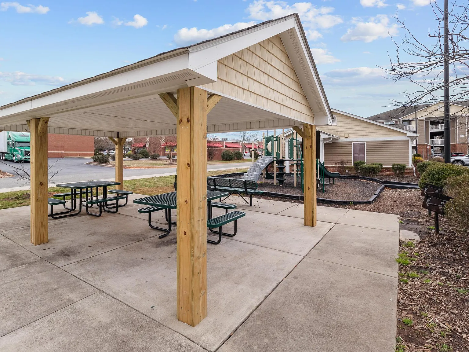Sterling Trace Apartments — Photo 2