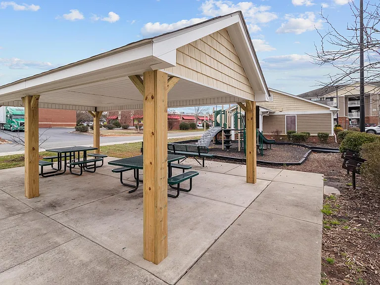 Sterling Trace Apartments — Photo 2