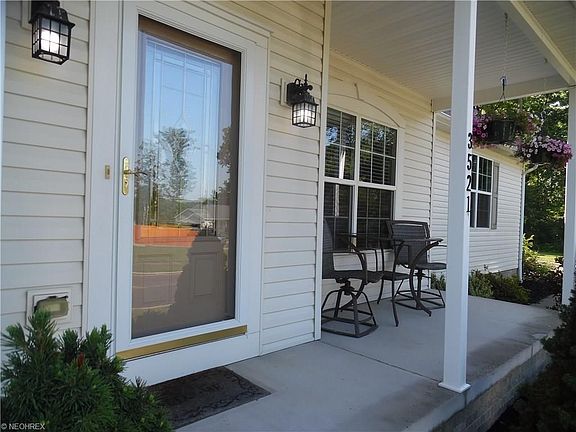 3rd image of 3521 Creekview Dr