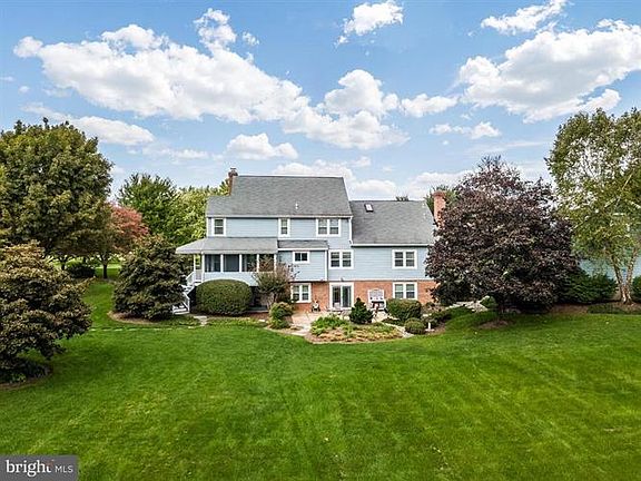 3rd image of 22336 Rolling Hill Ln
