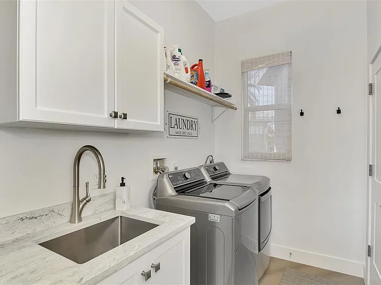 561 Fallbrook Dr — Photo 40