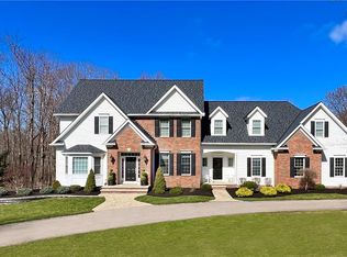 9299 White Oak Rd, Kirtland, OH 44094