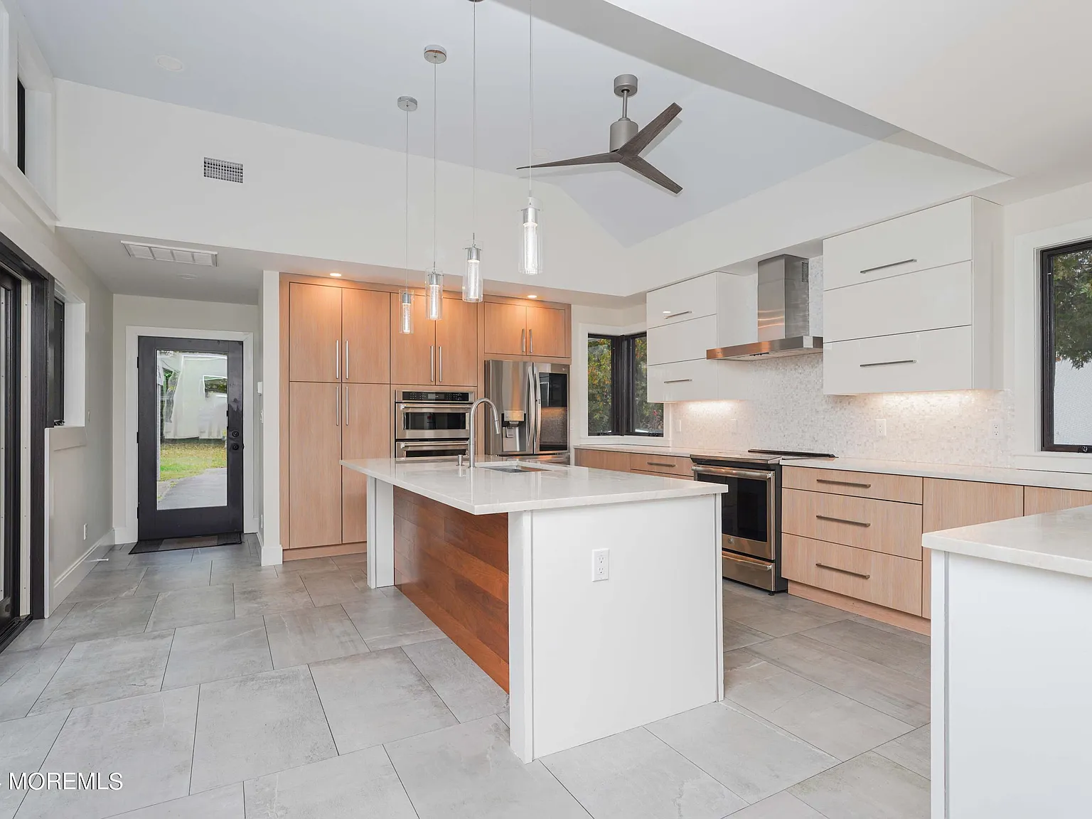 4 bed, 2.5 bath, 2182 sqft, $6,400 — Photo 3