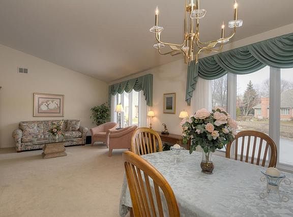 5th image of 148 Royal Ct