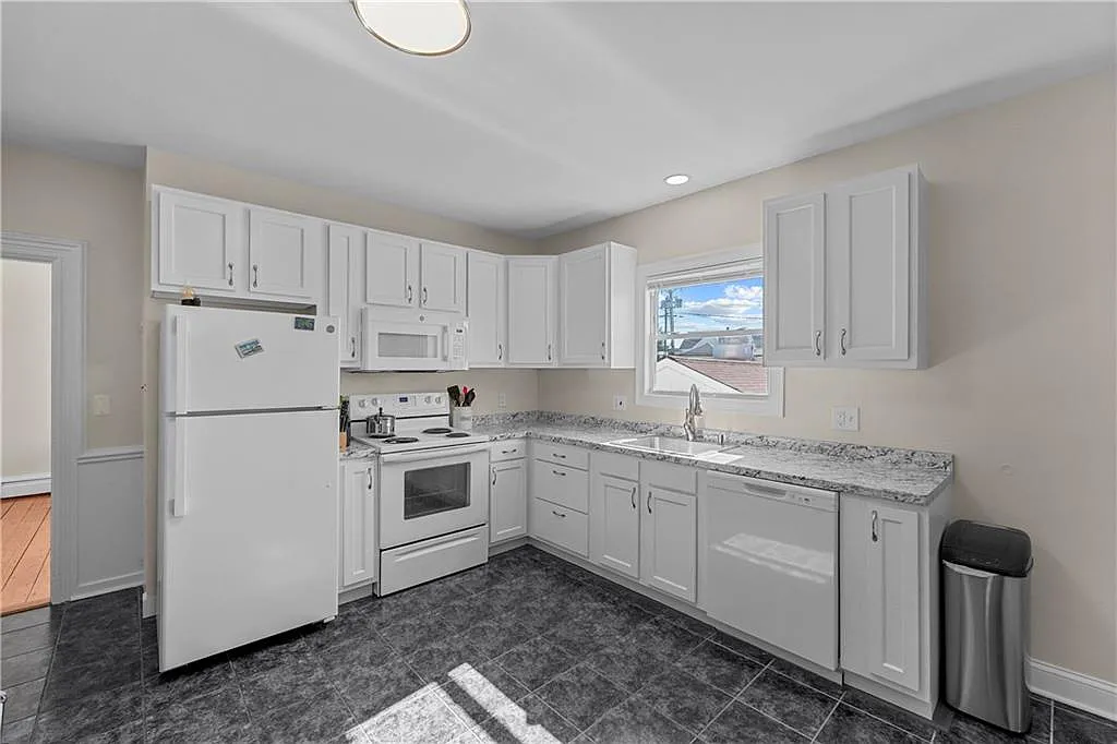 2 bed, 930 sqft, $1,800 — Photo 1