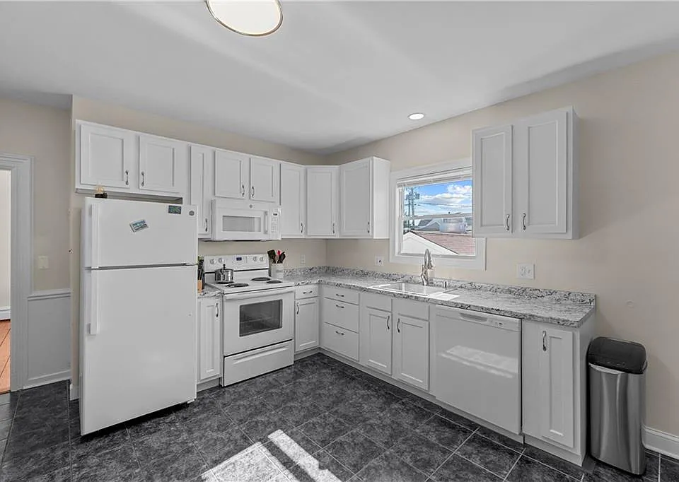 12 Tiffany St #2