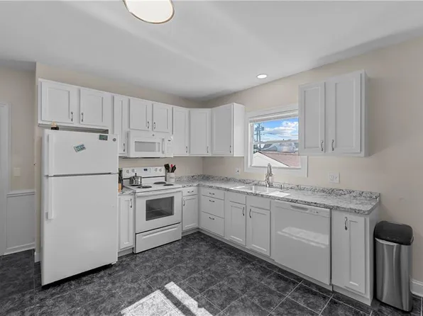 12 Tiffany St Unit 2, Providence, RI 02908