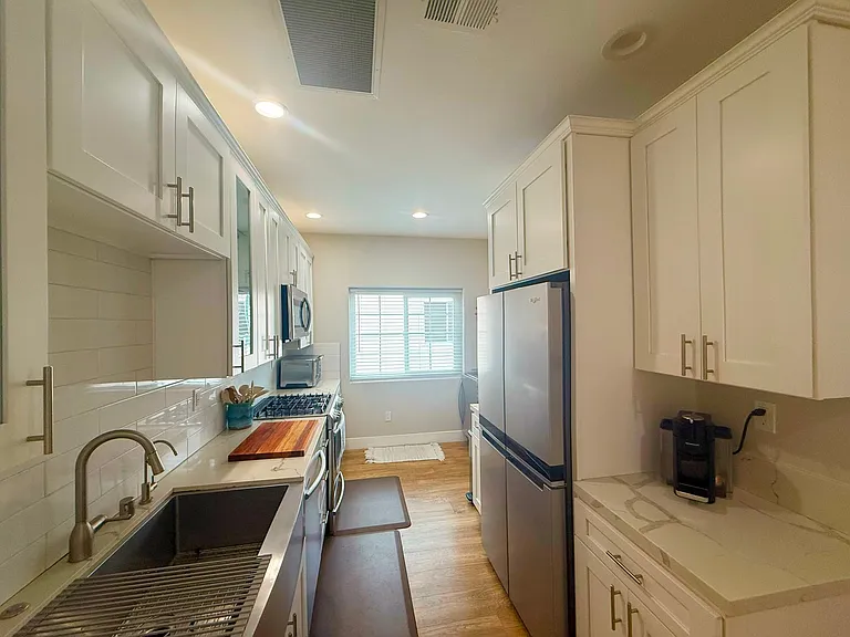 4937 Brighton Ave — Photo 6