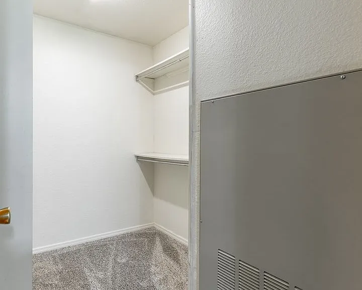Eastwood Court Apartments — Photo 4