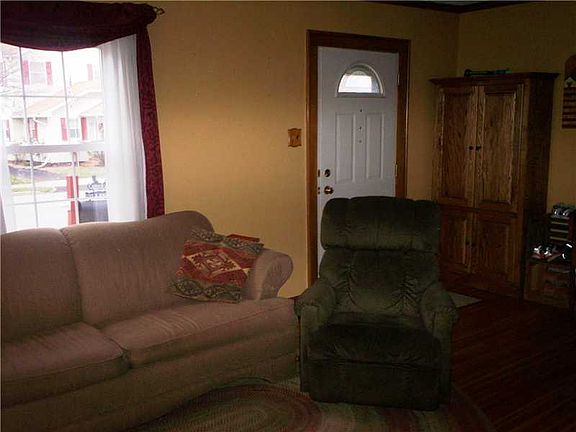 3rd image of 1709 Winton Ave