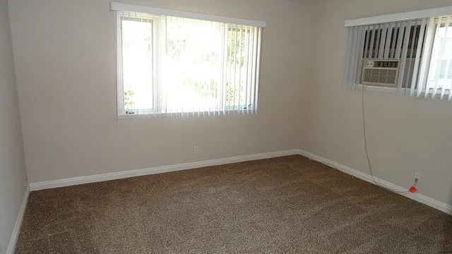 344 N Shattuck Pl — Photo 8