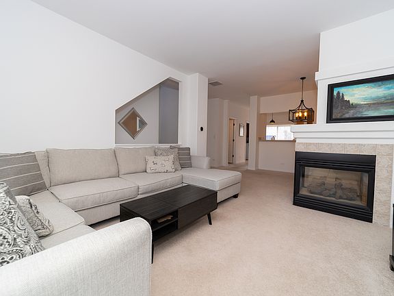 4th image of 689 S Parkside Dr