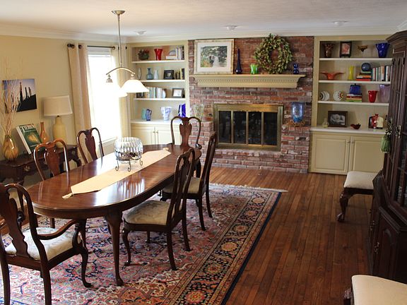 Family Rm or Dining Rm
