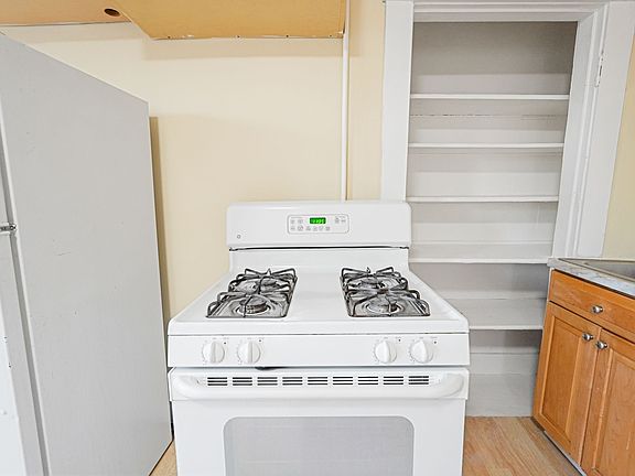 4th image of 168 Lunenburg St APT 2R